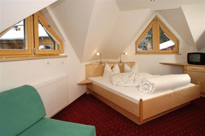 אישגל Hotel Kristall B&B מראה חיצוני תמונה