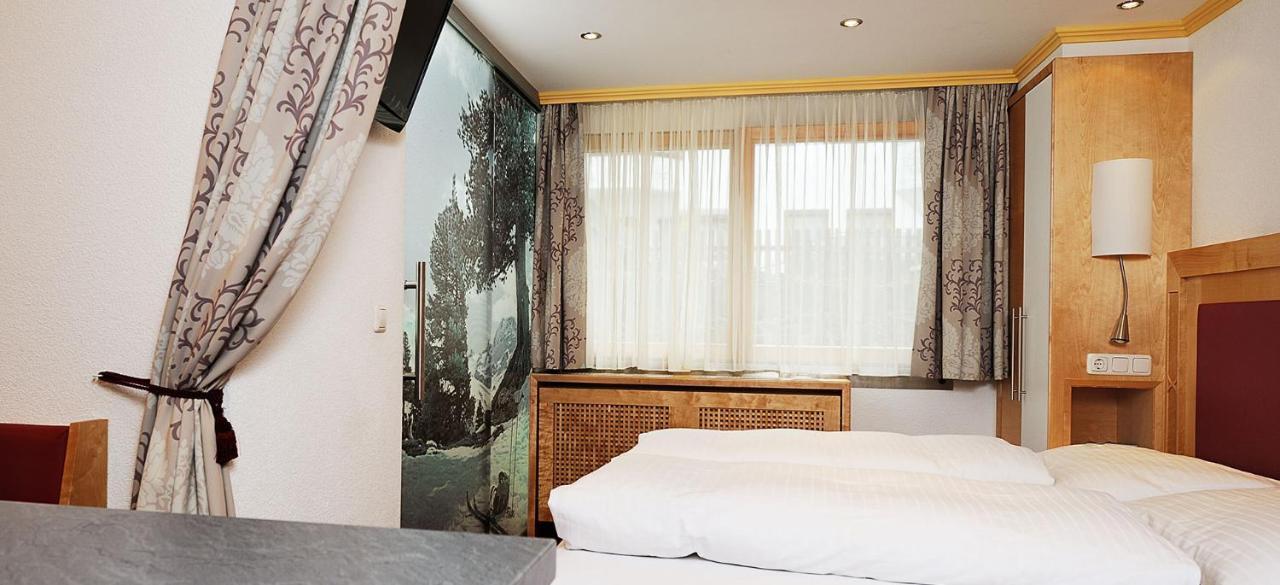 אישגל Hotel Kristall B&B מראה חיצוני תמונה