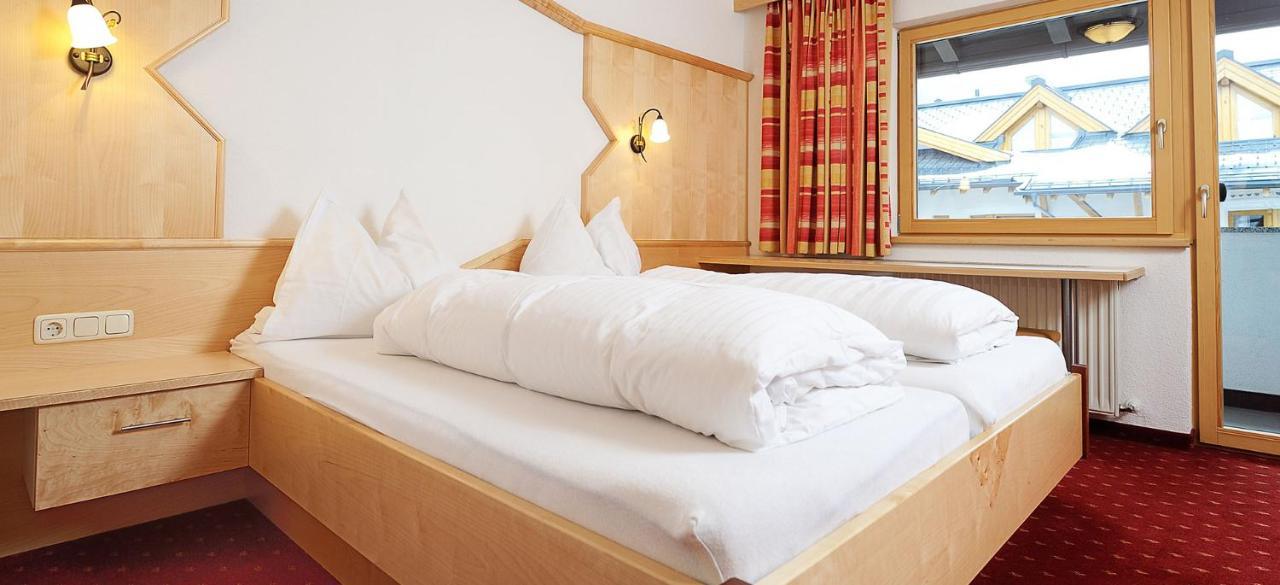 אישגל Hotel Kristall B&B מראה חיצוני תמונה