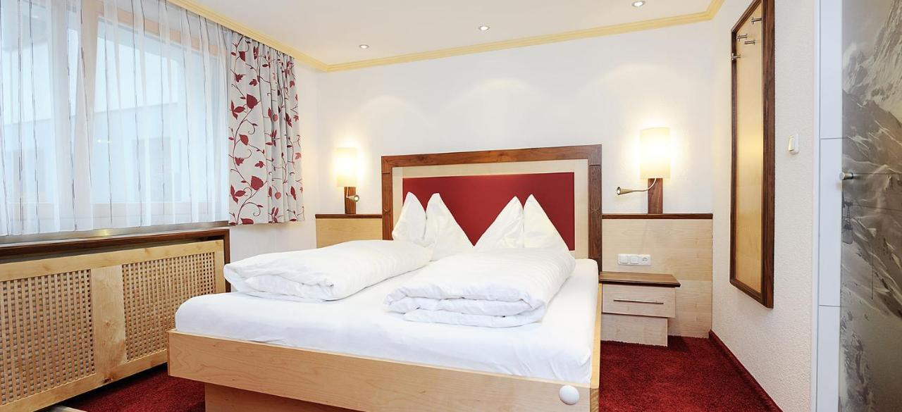 אישגל Hotel Kristall B&B מראה חיצוני תמונה