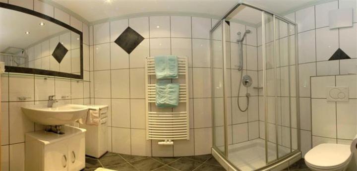 אישגל Hotel Kristall B&B מראה חיצוני תמונה