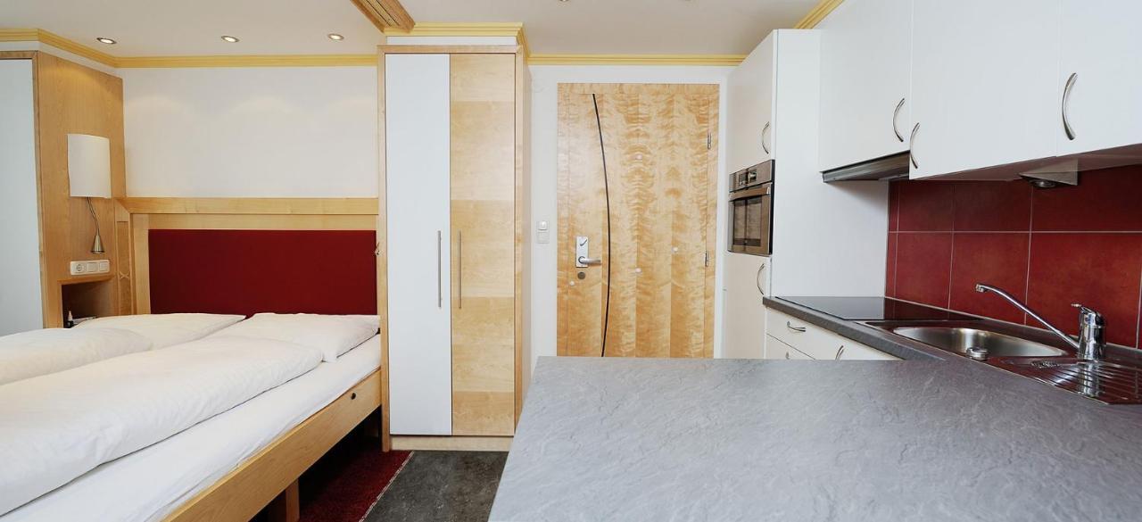 אישגל Hotel Kristall B&B מראה חיצוני תמונה