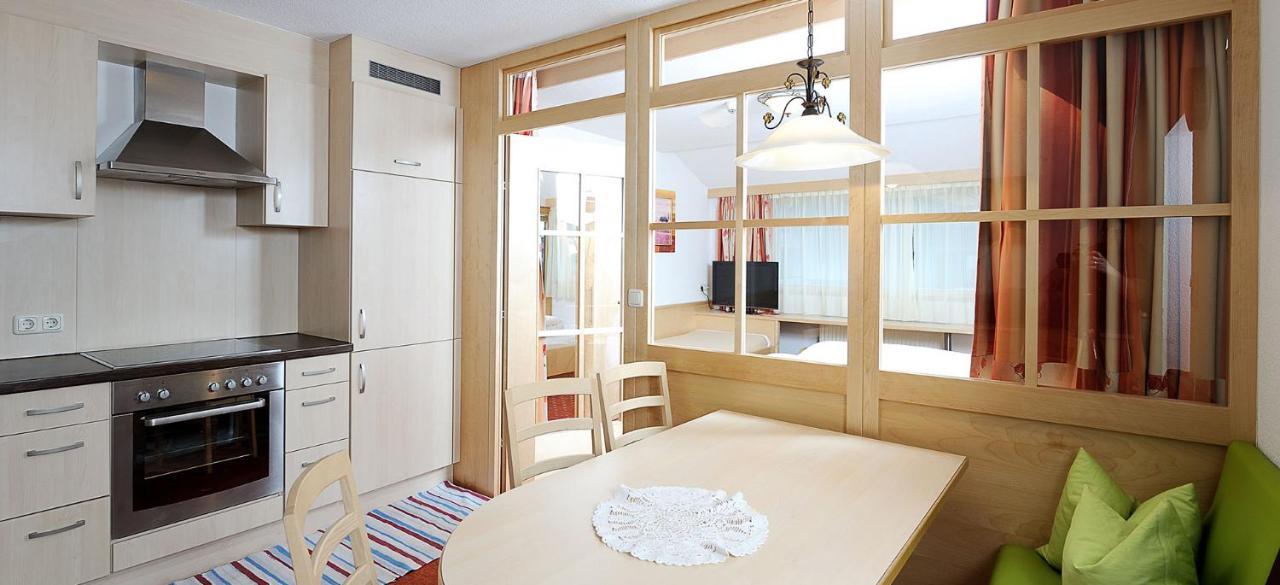אישגל Hotel Kristall B&B מראה חיצוני תמונה