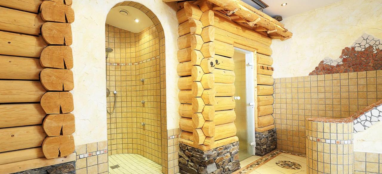 אישגל Hotel Kristall B&B מראה חיצוני תמונה