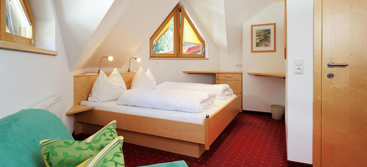אישגל Hotel Kristall B&B מראה חיצוני תמונה