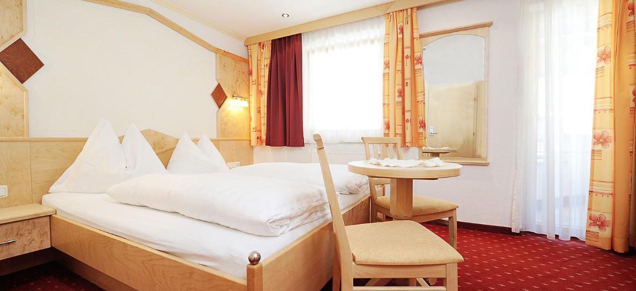 אישגל Hotel Kristall B&B מראה חיצוני תמונה